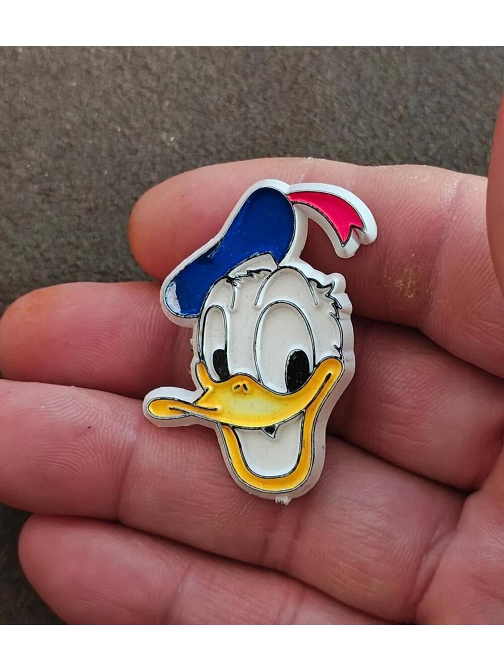1970s/80s Rare Walt Disney Productions Donald Duck Plastic Pin
